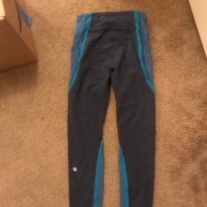 Never worn lululemon leggings